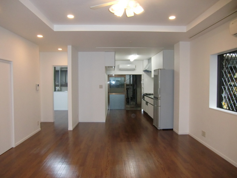 港区で倉庫を家族だんらんの居住空間へリノベーション 鉄骨造　内装リフォーム