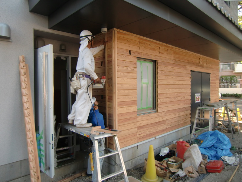 押縁を取付ます。