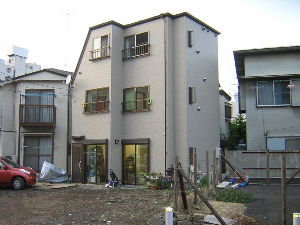 世田谷区 敷地17坪に建つ 木造3階建て 二世帯住宅