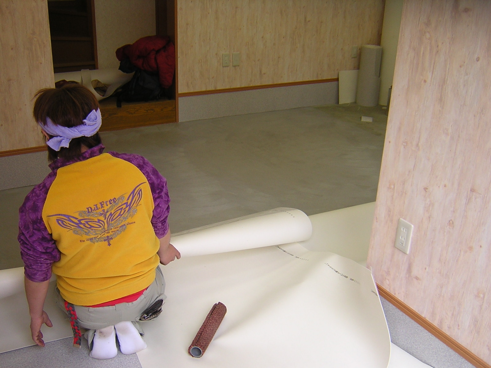 1階店舗、床貼りです。壁はお店らしく、木目のクロス仕上げです。